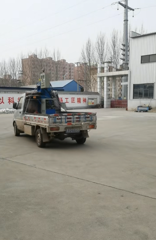 等壓門窗接角機